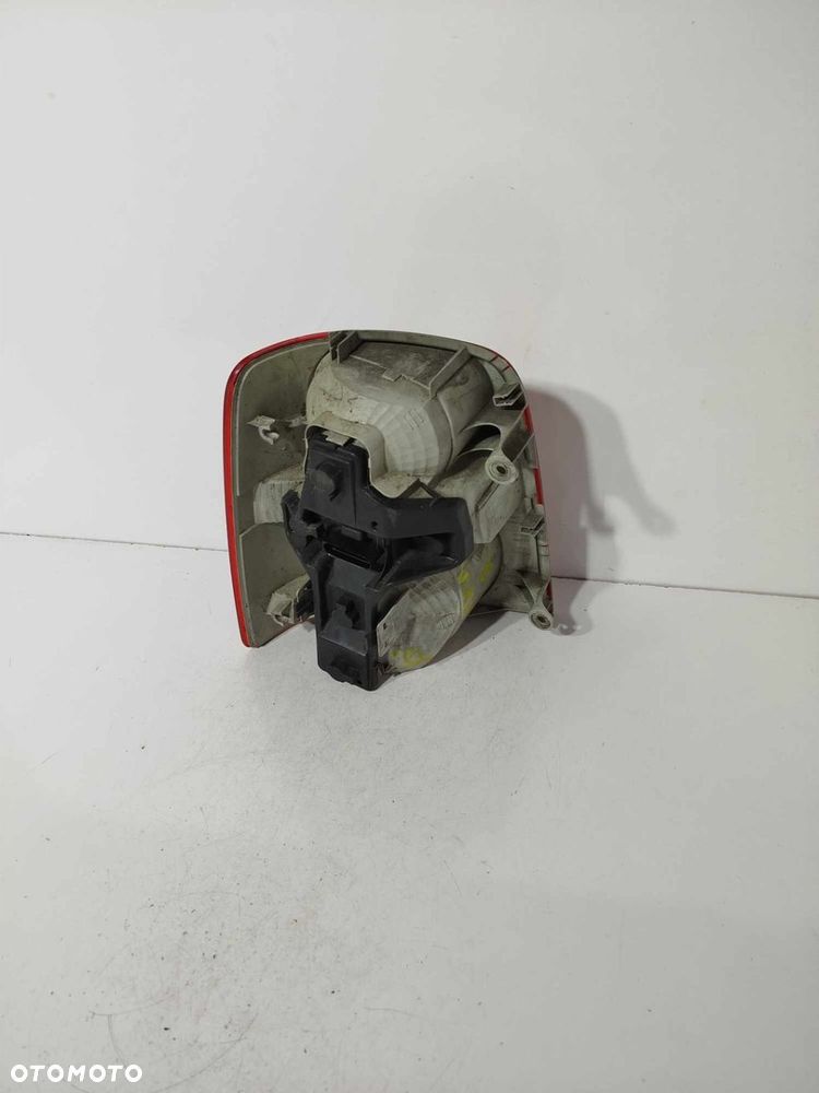 LAMPA PRAWA TYLNA VW TOURAN I 04-10 - 2