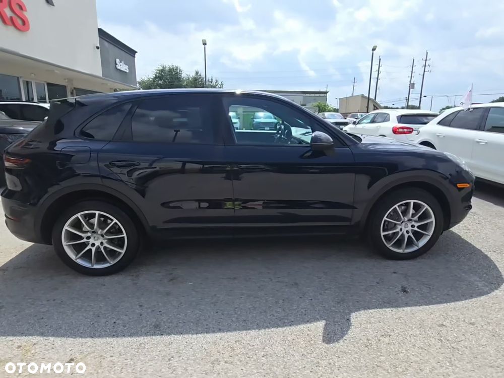 Porsche Cayenne - 4