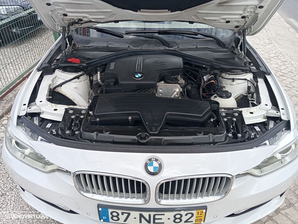 BMW 320 i Auto Line Modern - 18