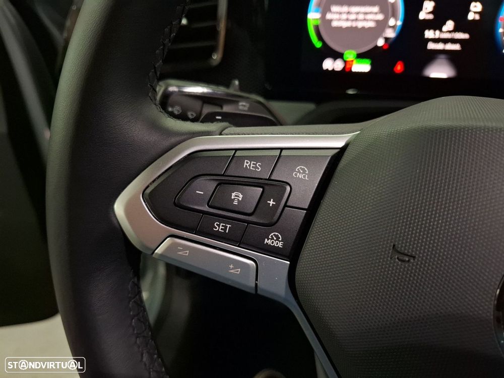 VW Passat Variant 1.5 TSI eHybrid Business DSG - 16