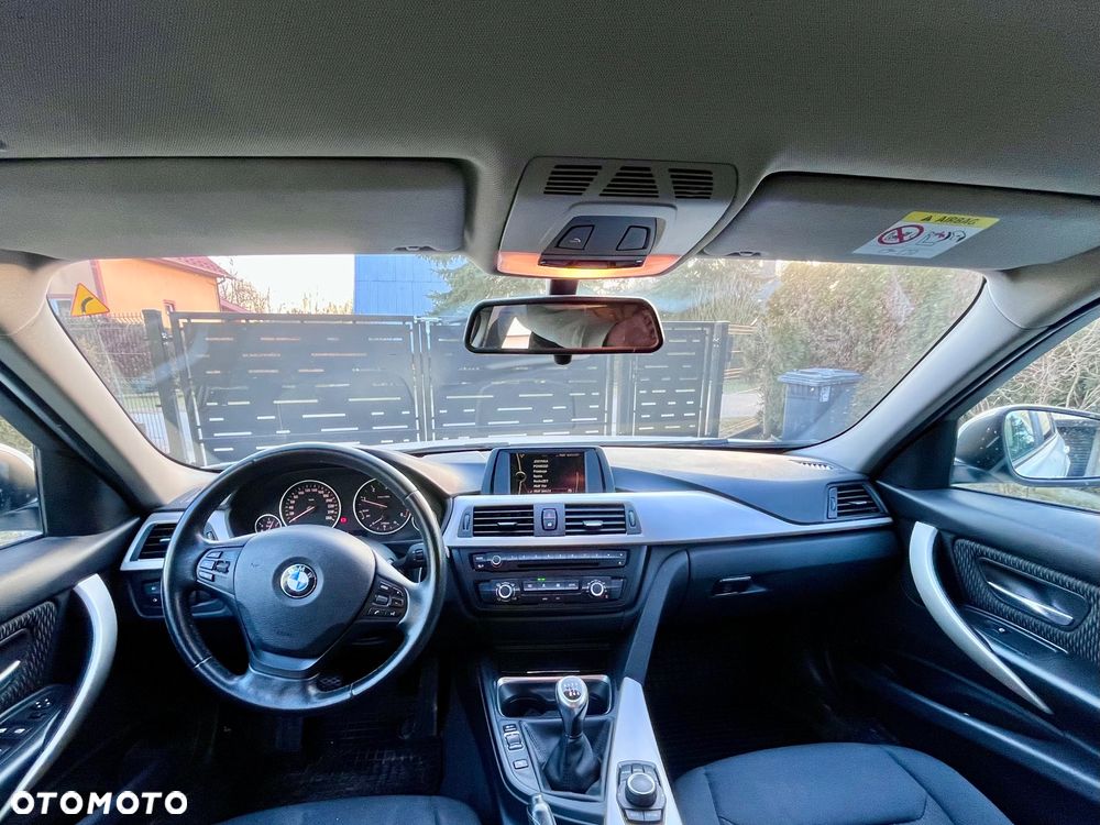 BMW Seria 3 318d xDrive - 9