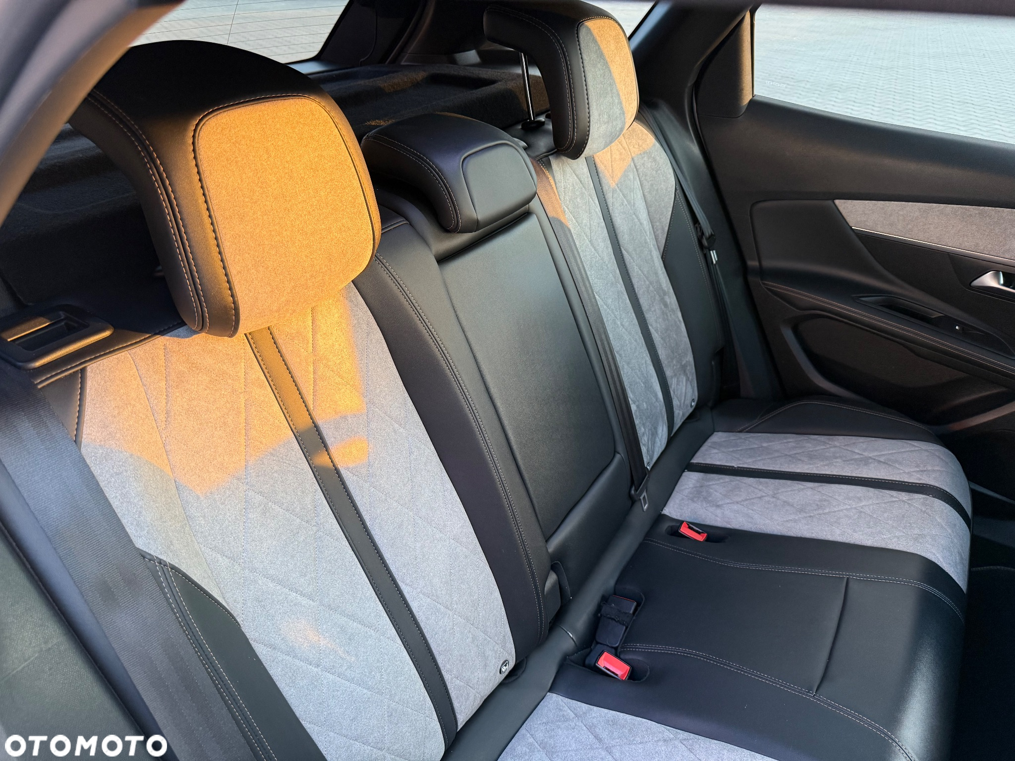 Peugeot 3008 Plug-In Hybrid4 300 e-EAT8 GT - 35