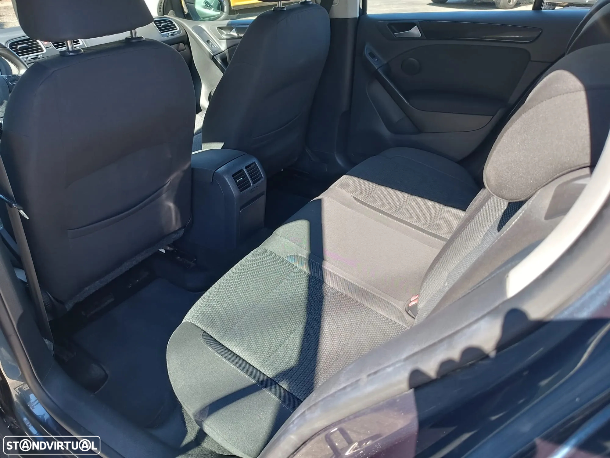 VW Golf 1.6 TDi Confortline - 12