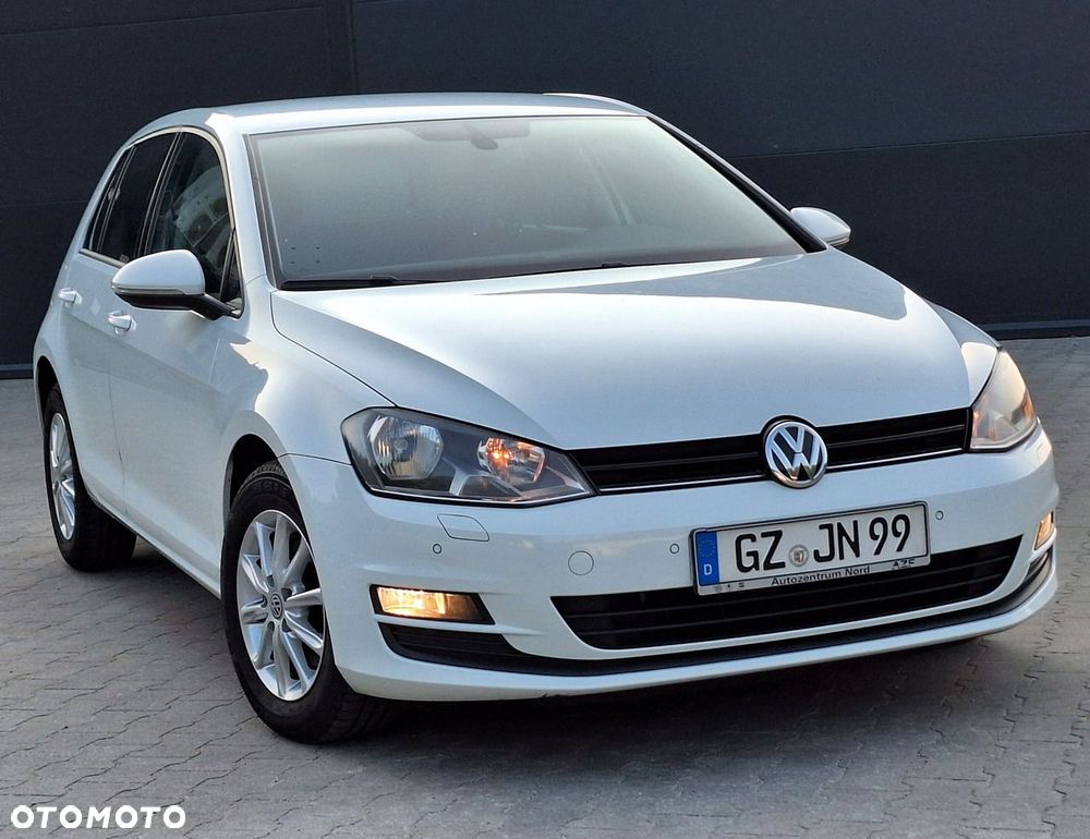 Volkswagen Golf - 1