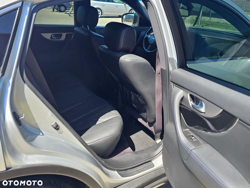 Infiniti Q70 - 18