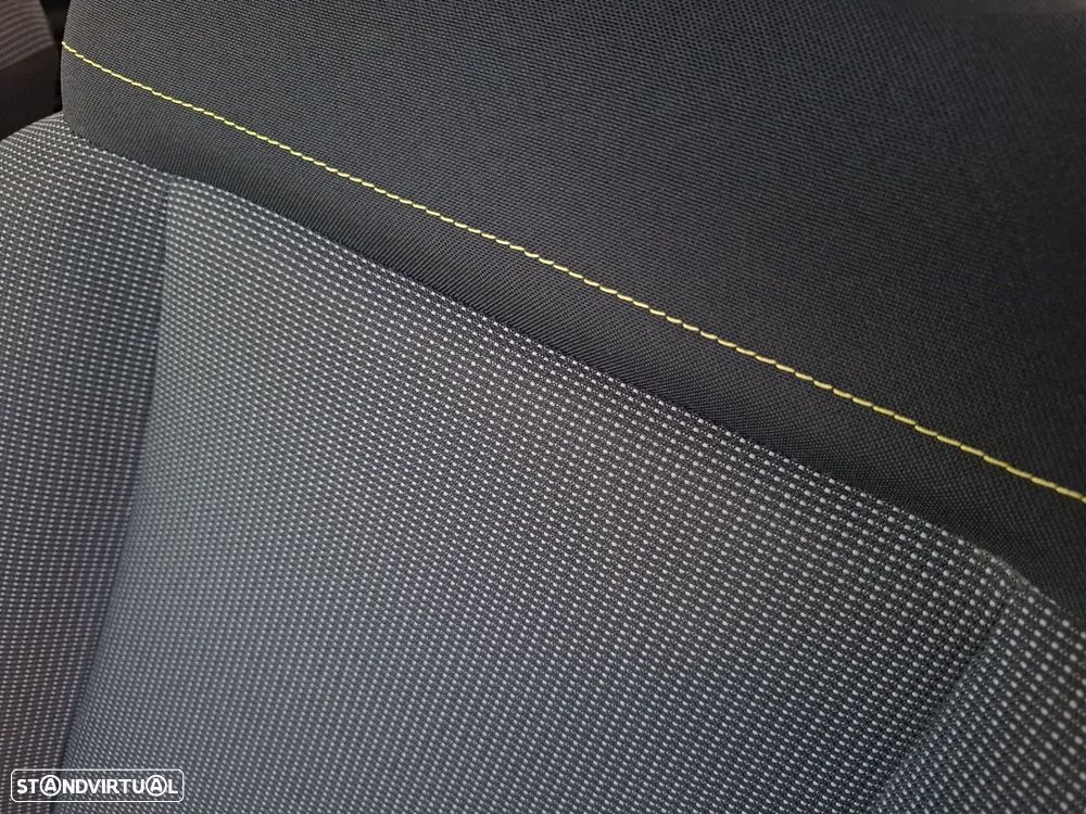 Citroën C3 1.2 PureTech Shine - 24