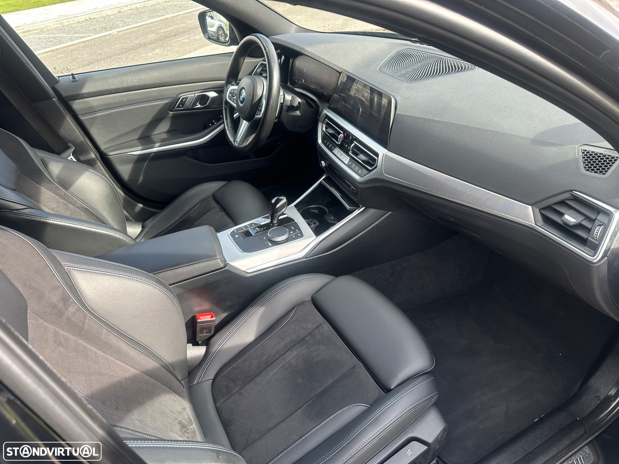BMW 320 d Touring Pack Desportivo M Auto - 25