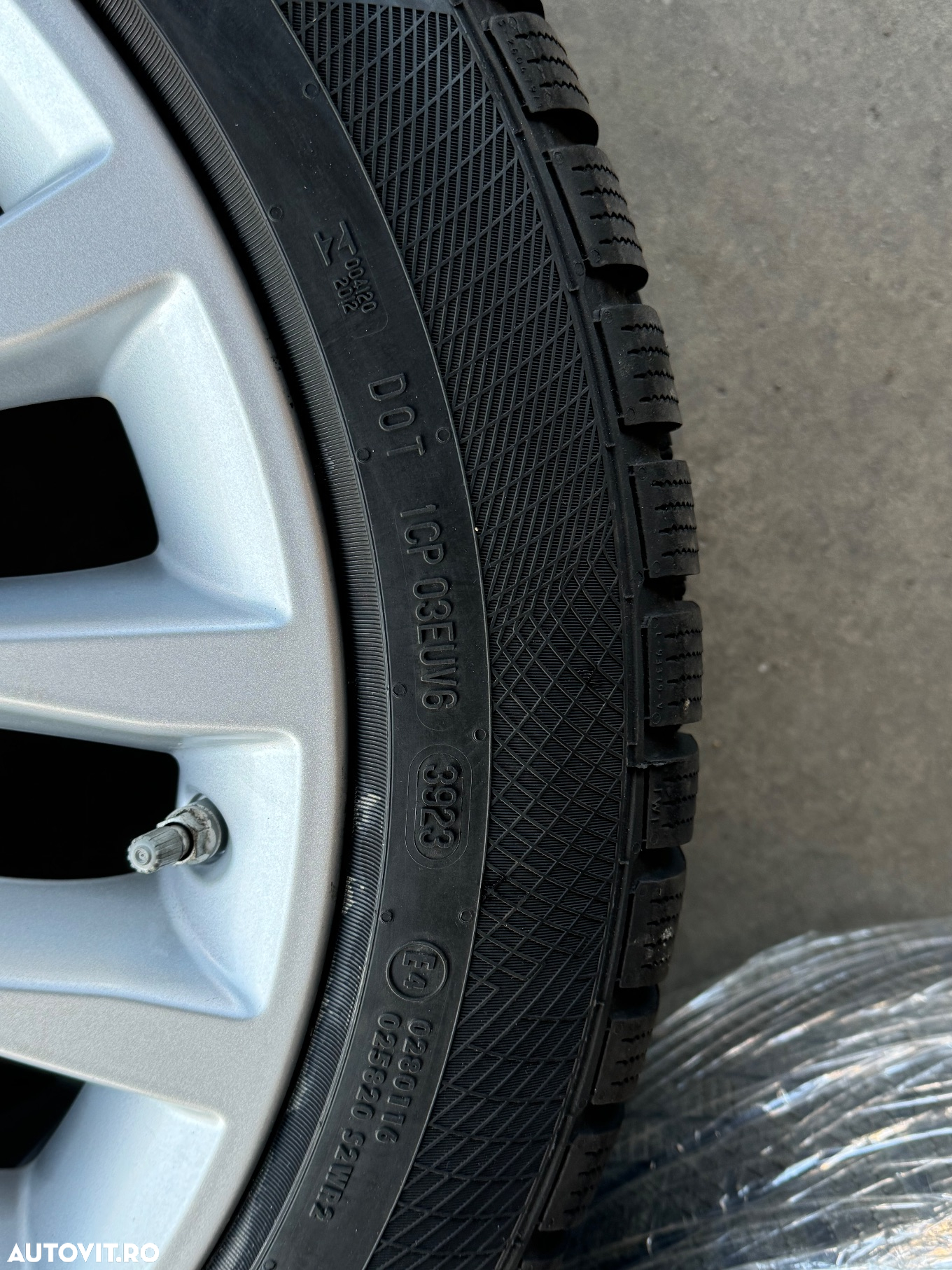 Vând jante originale BMW G30 520xdrive pe 18” cu anvelope de iarnă ca noi - 9