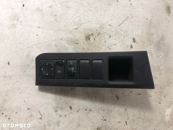 NISSAN NOTE E11 LIFT PANEL STEROWANIA LUSTEREK REGULACJI ŚWIATEŁ 68485 9U100