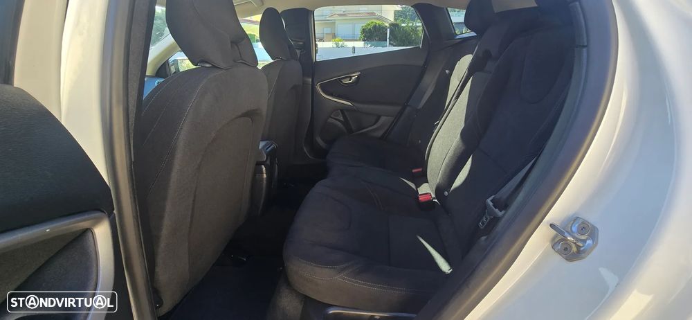 Volvo V40 2.0 D3 Kinetic - 11