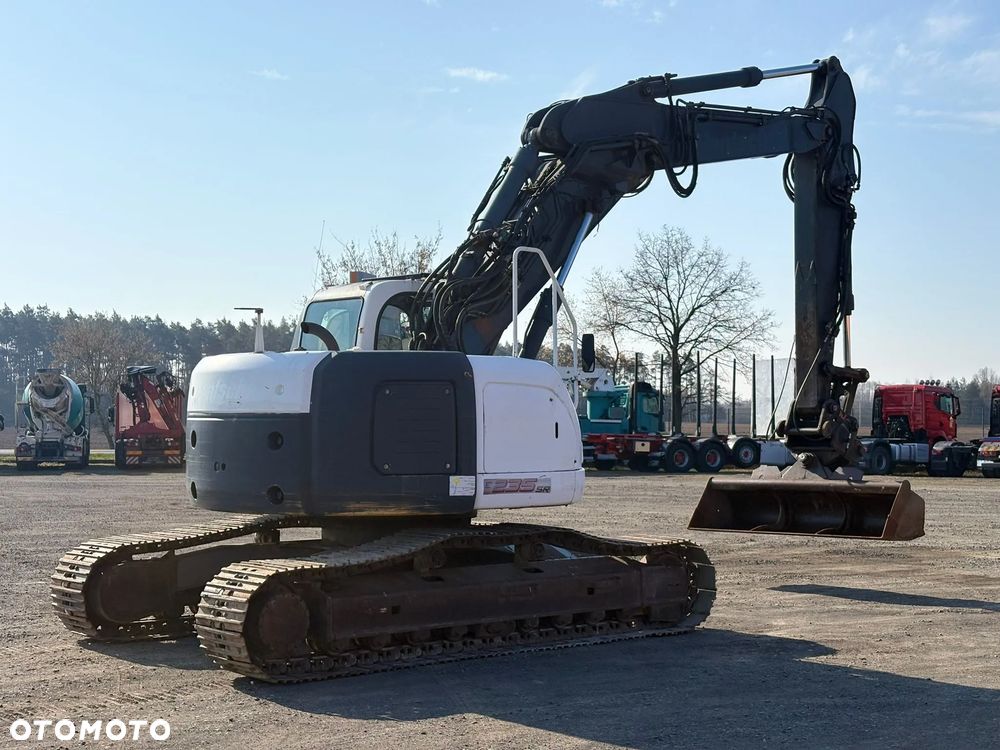 Kobelco NEW HOLLAND KOBELCO E235SR-1ES - 9
