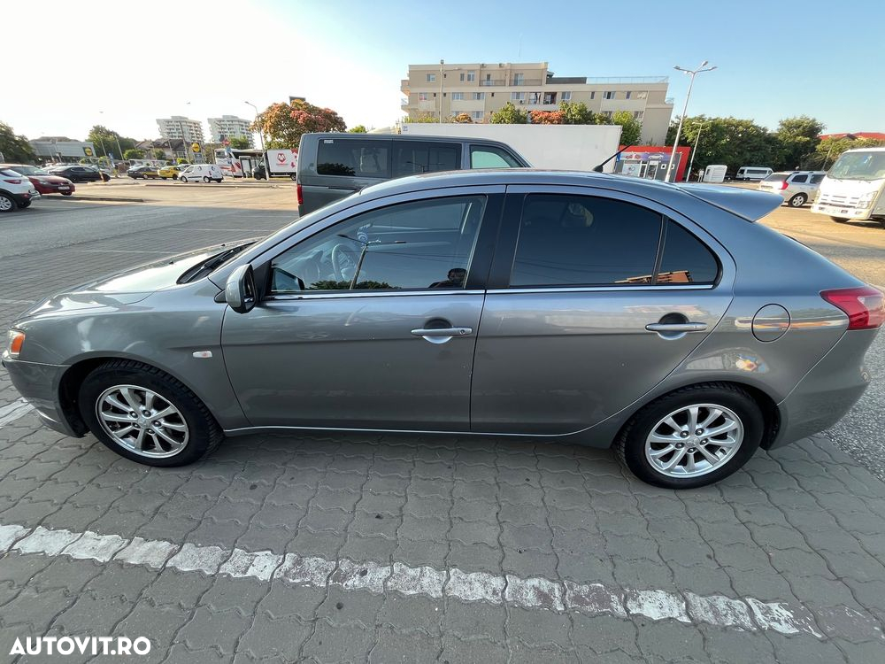 Mitsubishi Lancer - 10