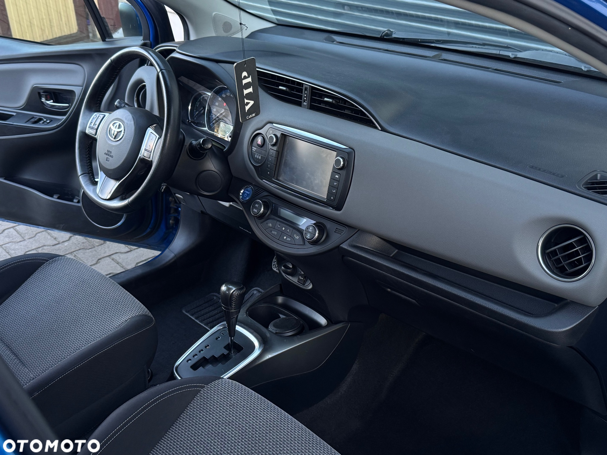 Toyota Yaris Hybrid 100 Premium - 29