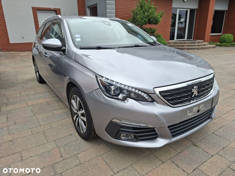 Peugeot 308 PureTech 130 GPF EAT8 Stop & Start Allure Business-Paket - 8