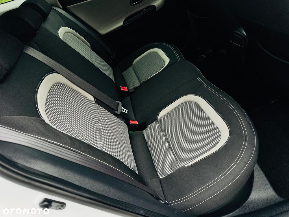 Kia Ceed 1.6 GDI Dream Team Edition - 25