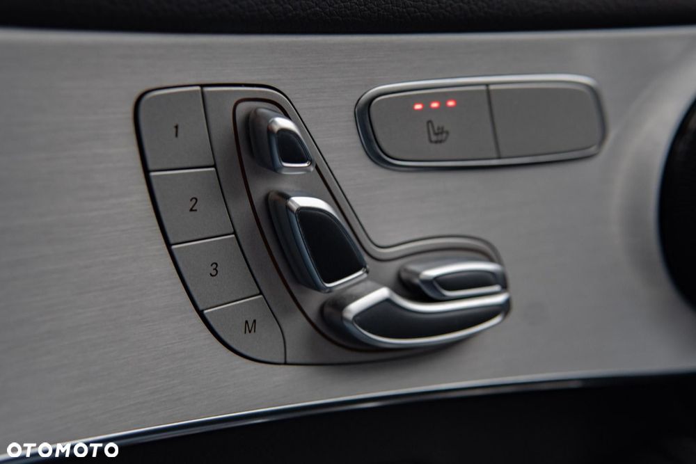 Mercedes-Benz GLC 300 4Matic 9G-TRONIC AMG Line - 38