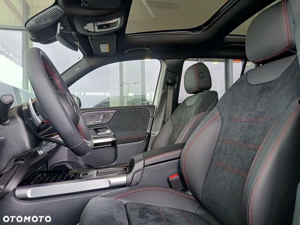 Mercedes-Benz GLB - 28