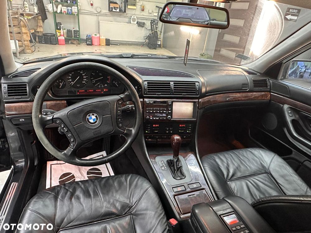 BMW Seria 7 750i - 2