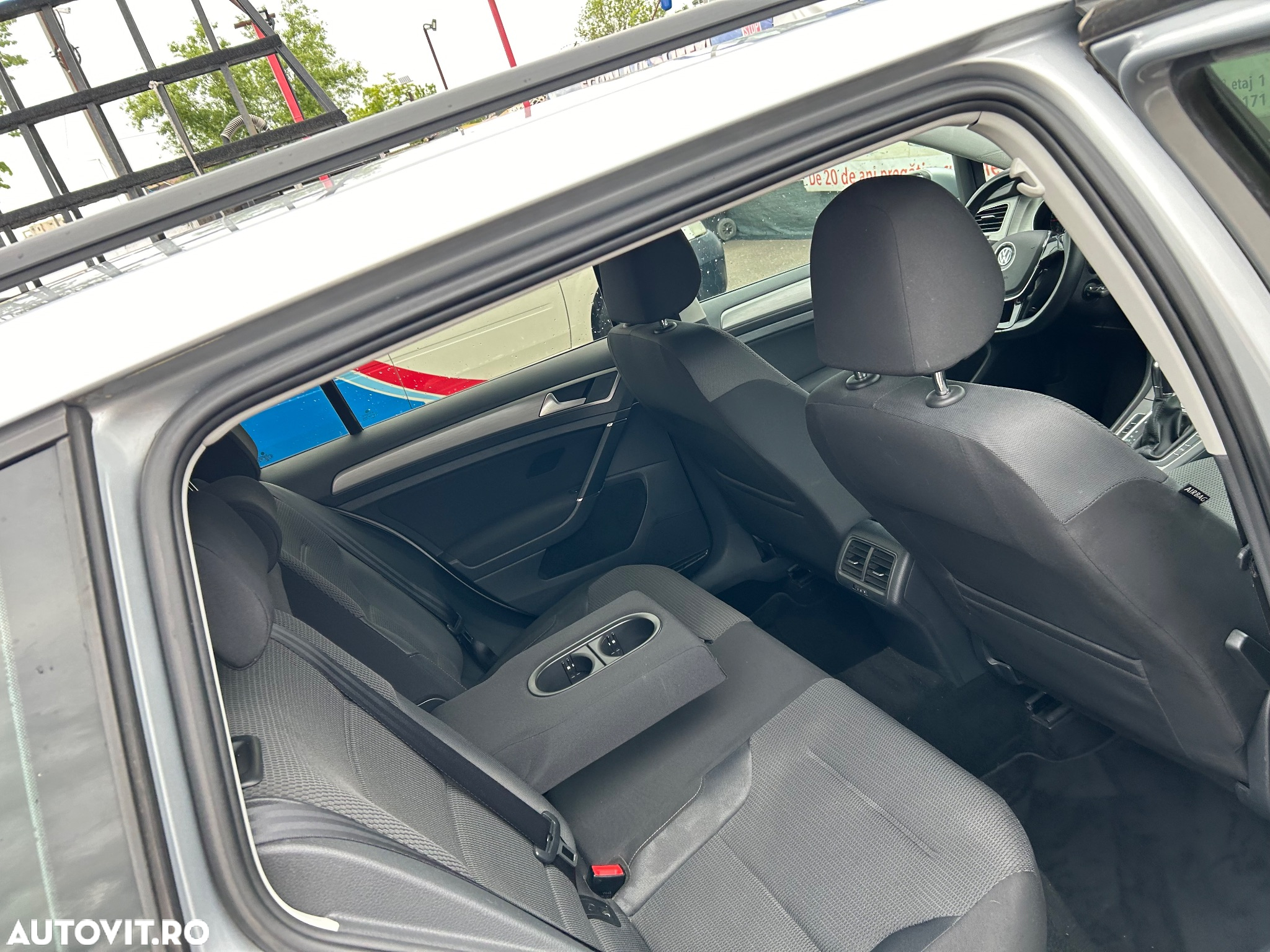 Volkswagen Golf 1.6 TDI BlueMotion Technology DSG Comfortline - 10