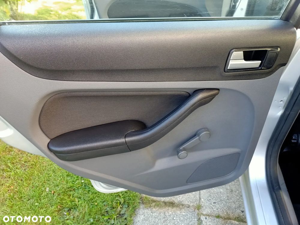 Ford Focus 1.6 Trend - 25