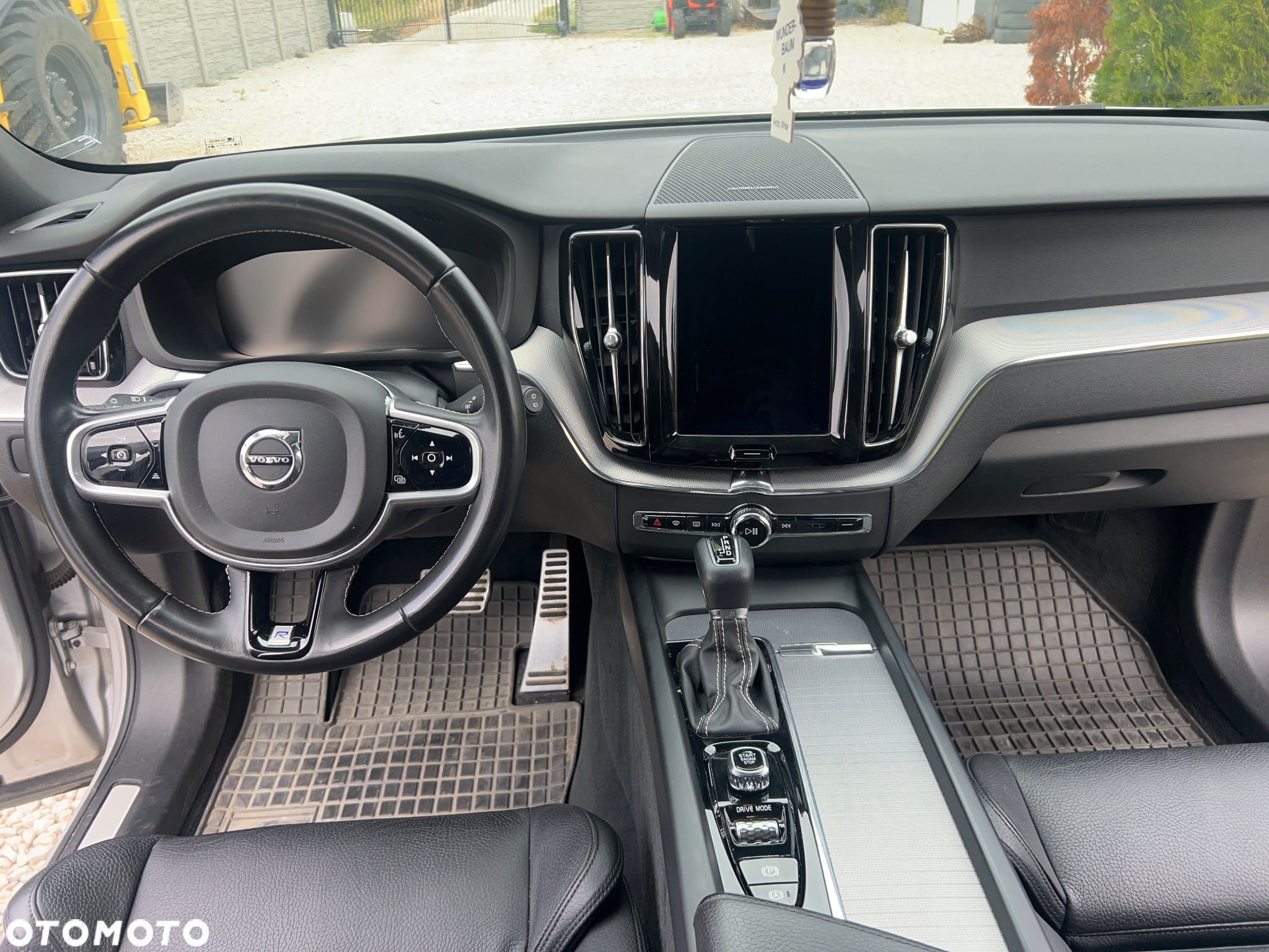Volvo XC 60 D4 R-Design - 11