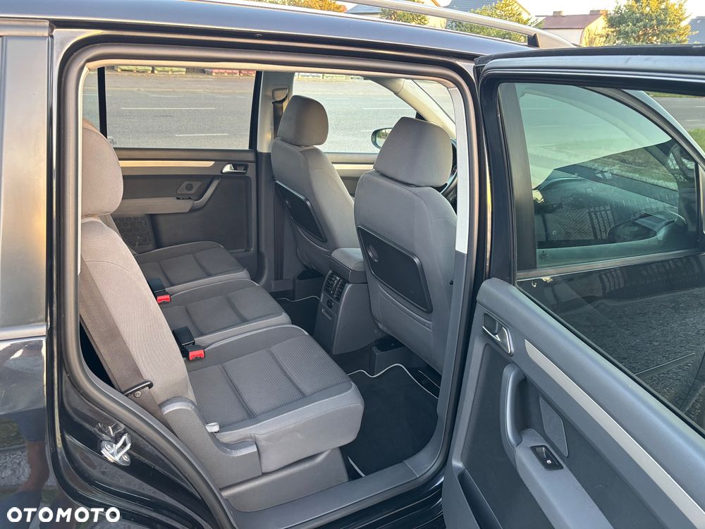 Volkswagen Touran - 11