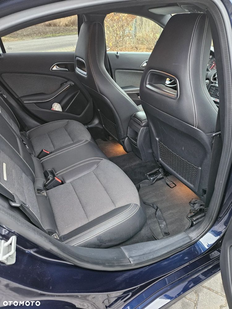 Mercedes-Benz Klasa A ver-220-4matic-7g--dct-urban - 16