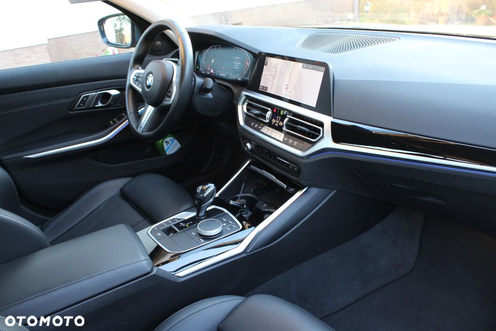 BMW Seria 3 318d Sport Line - 9