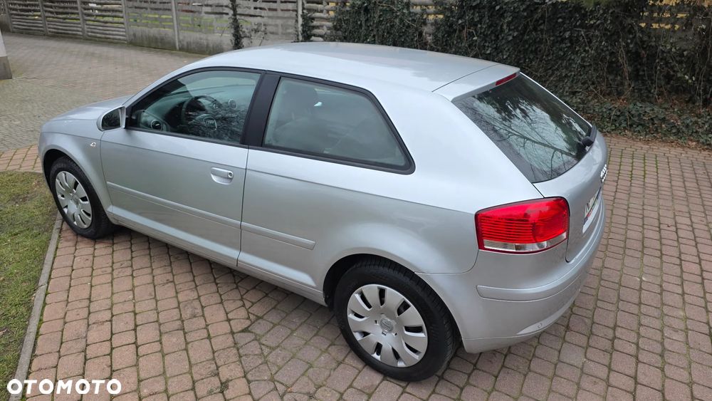Audi A3 3-drzwiowe 1.6 Attraction - 19