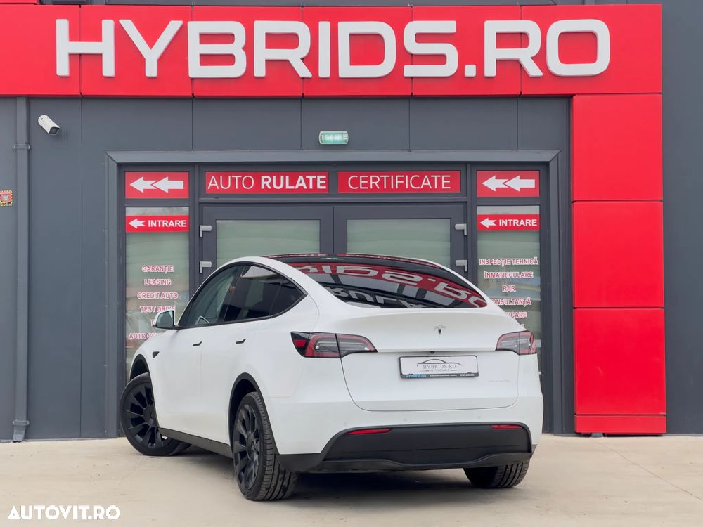 Tesla Model Y - 6