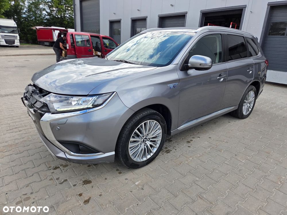 Mitsubishi Outlander - 1