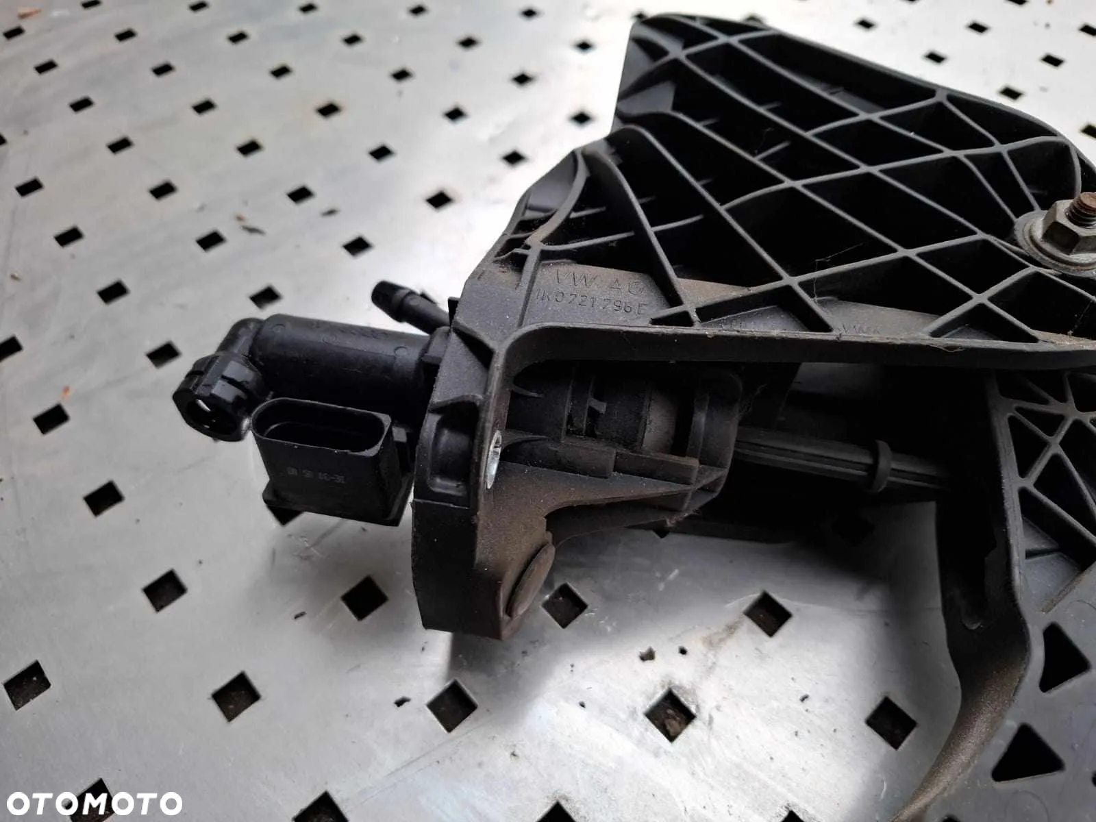 PEDAŁ SPRZĘGŁA POMPKA AUDI A3 8P 8P0 VW GOLF V VI 1K0721796E - 4