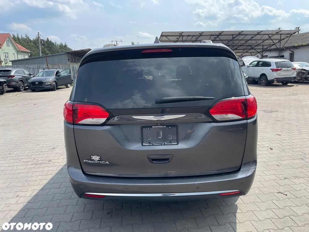 Chrysler Pacifica - 2