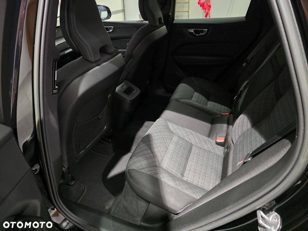 Volvo XC 60 B4 D AWD Core - 11