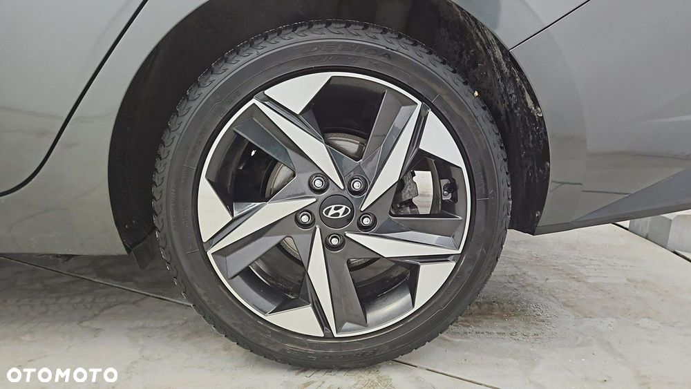 Hyundai Elantra 1.6 Executive CVT - 25