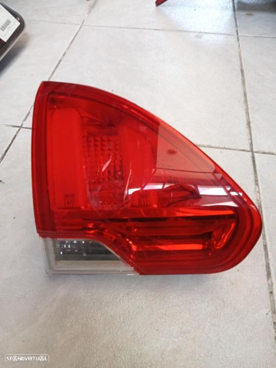 Farolim esquerdo da mala Peugeot 2008 - 1