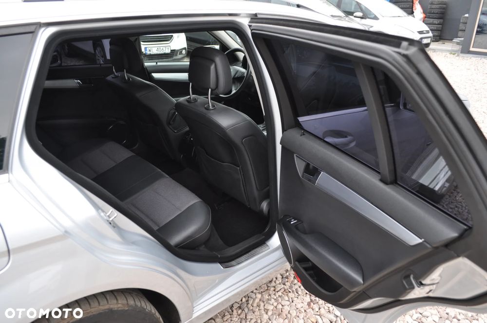 Mercedes-Benz Klasa C 180 CGI Automatik BlueEFFICIENCY Avantgarde - 17