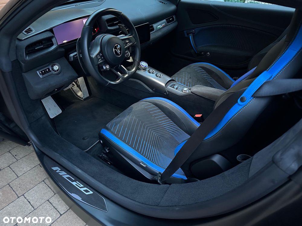 Maserati MC20 - 12