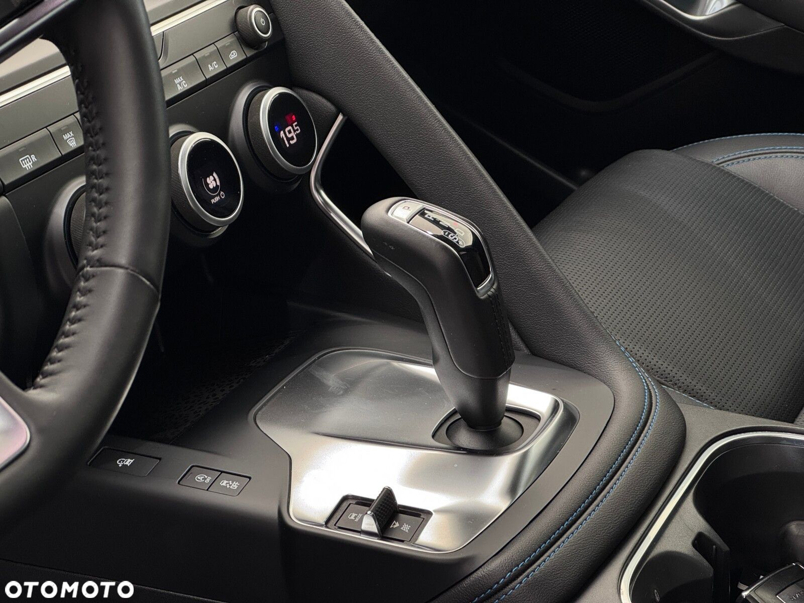 Jaguar E-Pace 2.0 i4D AWD R-Dynamic S - 9