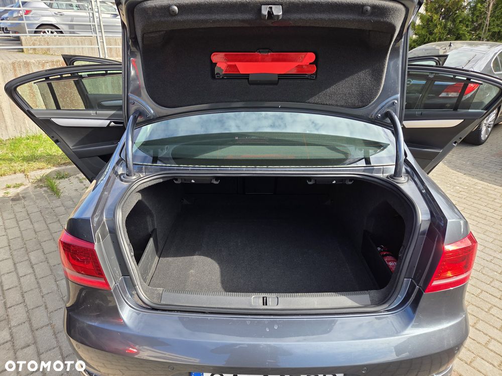 Volkswagen Passat - 24
