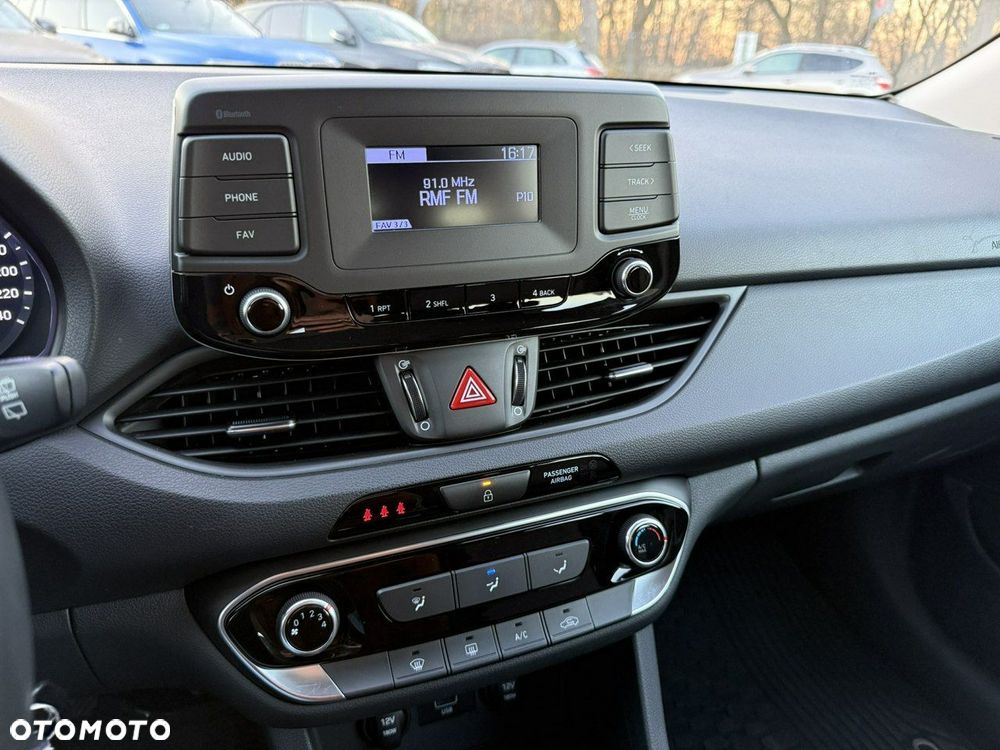 Hyundai i30 1.5 DPI Classic + - 5