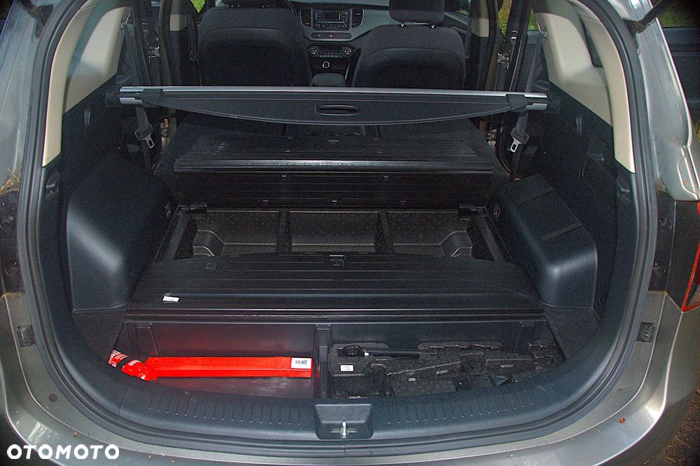 Kia Carens - 11