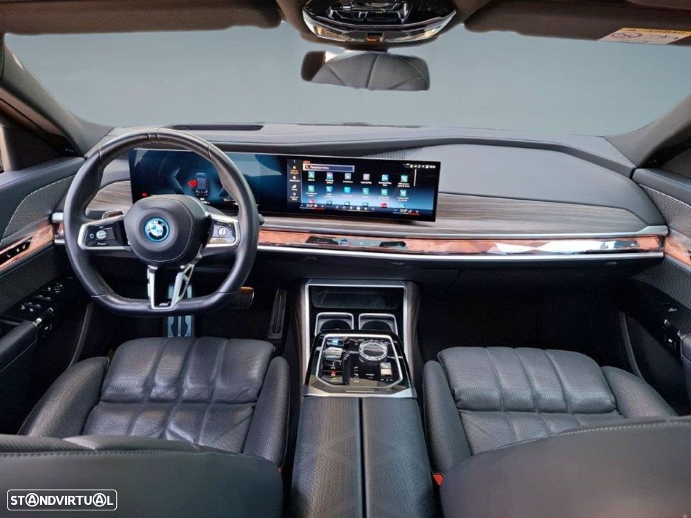 BMW i7 xDrive60 Pack Desportivo M - 12