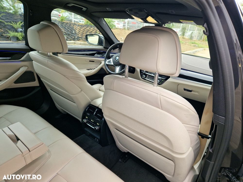 BMW Seria 5 540i xDrive AT - 32