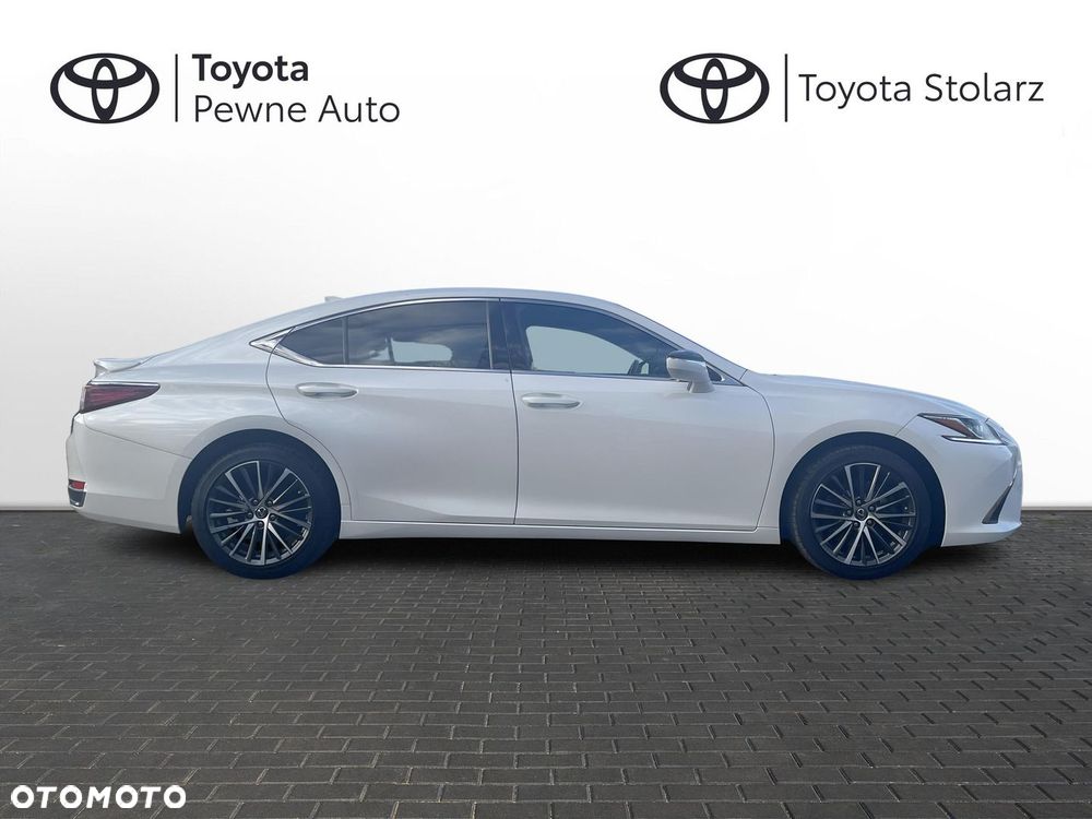 Lexus ES 300h Business Edition - 4