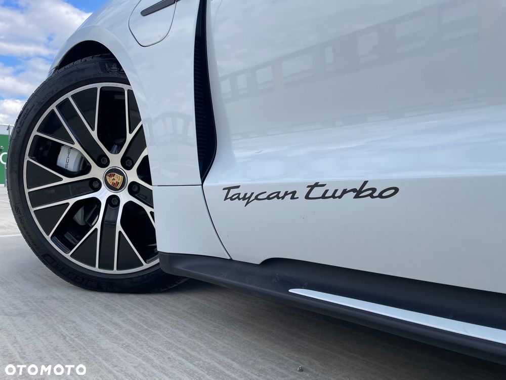 Porsche Taycan Turbo - 15