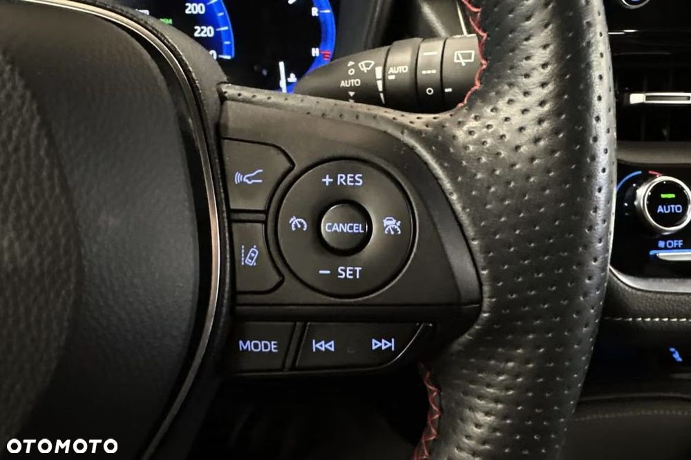 Toyota Corolla 1.8 Hybrid Team Deutschland - 16