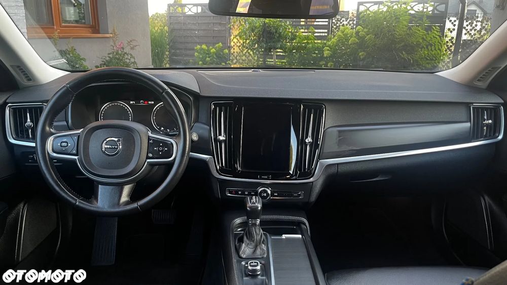 Volvo V90 D4 Momentum - 28