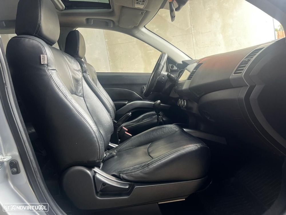 Mitsubishi Outlander 2.0 DI-D Intense 4WD - 14