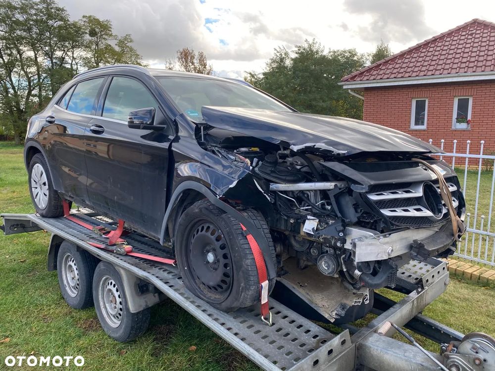 Mercedes-Benz GLA 250 4Matic 7G-DCT AMG Line - 3